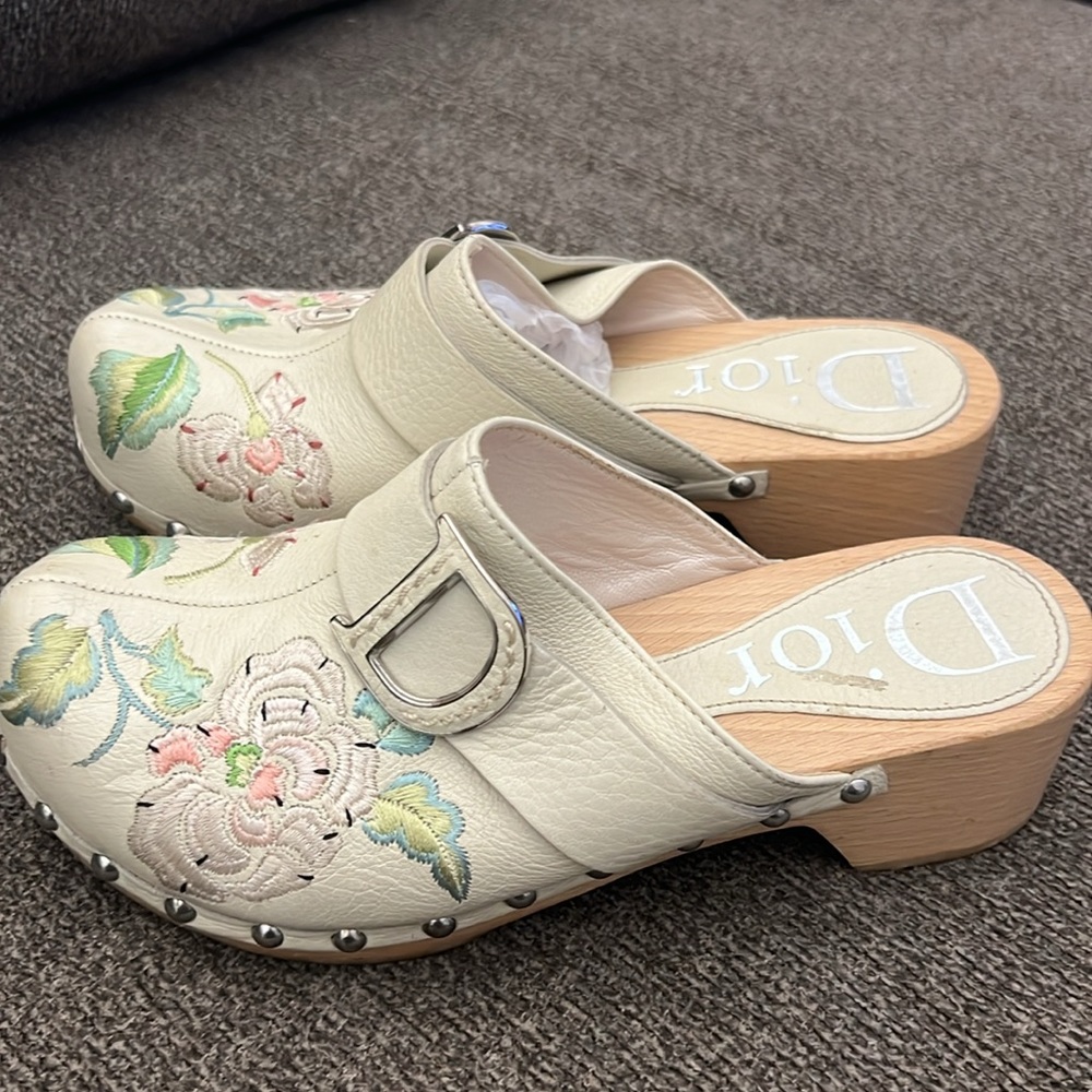Christian Dior Embroidered Floral
Wooden Mules Size 35 - Picture 2 of 16